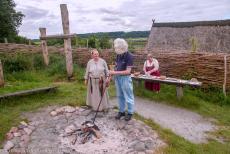 Ringforten uit de Vikingtijd - Het Vikingmuseum Fyrkat is een interactief openluchtmuseum dat bestaat uit een nagebouwde Vikingboerderij met enkele gereconstrueerde... Ringforten uit de Vikingtijd - Het Vikingmuseum Fyrkat is een interactief openluchtmuseum dat bestaat uit een nagebouwde Vikingboerderij met enkele gereconstrueerde...