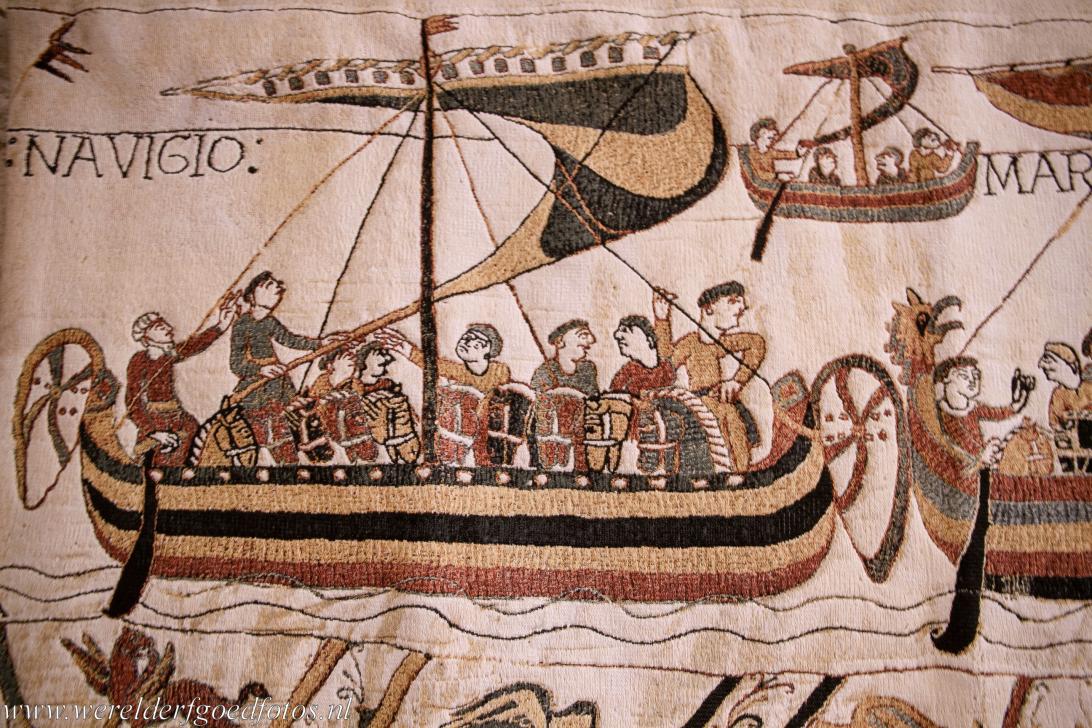 Wandkleed van Bayeux - Het Wandkleed van Bayeux is een geborduurd doek, het is bijna 70 meter lang en 50 cm hoog. Het werd gemaakt in de 11de eeuw. Het wandkleed bestaat... Wandkleed van Bayeux - Het Wandkleed van Bayeux is een geborduurd doek, het is bijna 70 meter lang en 50 cm hoog. Het werd gemaakt in de 11de eeuw. Het wandkleed bestaat...