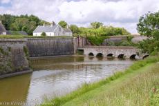 Saint-Vaast-la-Hougue/Tatihou, Towers of Vauban - Fortifications of Vauban at Saint-Vaast-la-Hougue and Tatihou, the Vauban Towers: Le Pont Dormant (sleeping bridge) across&nbsp;the moat...