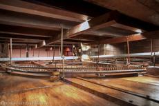 Eise Eisinga Planetarium in Franeker - Eise Eisinga Planetarium in Franeker: Het indrukwekkende systeem om de planeten rond de zon te laten draaien bestaat uit eikenhouten...