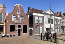 Eise Eisinga Planetarium in Franeker - Het Eise Eisinga Planetarium is gevestigd in een historisch grachtenhuis uit 1490. Het huis staat aan een gracht in het Nederlandse...
