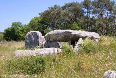 Megalieten van Carnac - Megalieten van Carnac, op de kust van Morbihan in Bretagne: De Kermario Dolmen bevindt zich op de zuidwesthoek van de Kermario Alignments. De...