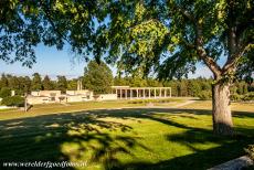 Skogskyrkogården - Skogskyrkogården: Het Boscrematorium (Zweeds: Skogskrematoriet) van de bosbegraafplaats Skogskyrkogården heeft drie kapellen:...