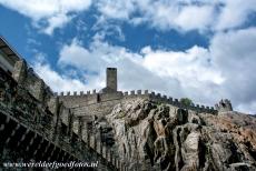De drie kastelen van Bellinzona - De drie kastelen van Bellinzona zijn Castelgrande (foto), Castello di Montebello en Castello di Sasso Corbaro. Het 12de eeuwse Castelgrande ligt...