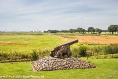 Schokland en omgeving - Schokland en omgeving: Dit kanon moest de bewoners waarschuwen voor hoog water. Bij hoog water werden twee waarschuwingsschoten...