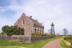 Schokland and Surroundings - Schokland and Surroundings: The house of the lighthouse keeper, lighthouse and the office of the harbour master, called the...