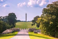Blenheim Palace - De Overwinningszuil staat aan het eind van de Great Avenue in het Engelse landschapspark van Blenheim Palace. De Overwinningszuil is ongeveer 41...