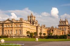 Blenheim Palace - Blenheim Palace wordt omgeven door een Engels landschapspark met meerdere tuinen, zoals een formele tuin, een Italiaanse tuin,...