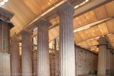 Tempel van Apollo Epicurius in Bassae - Geen mooie blauwe luchten boven de tempel van Apollo Epicurius in Bassae, maar een tentdak. Archeologen zijn ervan overtuigd dat er onder de...