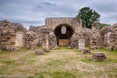 St. Augustine's Abbey in Canterbury - St. Augustine's Abbey, Canterbury: The Norman crypt and the Chapel of St. Mary and the Angels. On the left hand side the Chapel of St. Thomas....