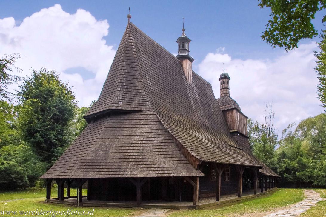 Houten kerken van Małopolska - Houten kerken van zuidelijk Małopolskaa: Małopolska is Pools voor 'Klein Polen'. De Sint-Filippus en Sint-Jacobuskerk in... Houten kerken van Małopolska - Houten kerken van zuidelijk Małopolskaa: Małopolska is Pools voor 'Klein Polen'. De Sint-Filippus en Sint-Jacobuskerk in...