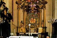 Middeleeuwse stad van Toruń - Middeleeuwse stad van Toruń: De kerk van de Heilige Maagd Maria herbergt een imposant altaar. De kerk werd in meerdere periodes gedurende de 14de...