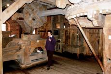 Kasteel van de Duitse Ridderorde in Malbork - Het kasteel van de Duitse Orde in Malbork: De graanmolen van het kasteel ligt binnen de muren van de kloostervesting Malbork. Het kasteel had o.a....