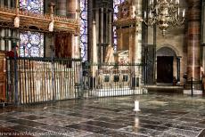 Kathedraal van Canterbury - Kathedraal van Canterbury: De eeuwig brandende kaars op de plaats, waar&nbsp;eens de tombe van Thomas Becket stond. Thomas Becket werd...