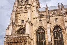 Kathedraal van Canterbury - Achter de&nbsp;Christ Church Gate, de hoofdpoort, ligt de kathedraal van Canterbury. De kathedraal is de zetel van de aartsbisschop van...