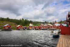 Hoge Kust / Kvarken Archipel - Hoge Kust / Kvarken Archipel: Het 17de eeuwse pittoreske vissersdorp Bönhamn in Zweden. Bönhamn is een geïsoleerd gehucht aan de...