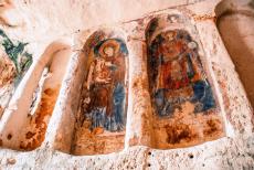 Sassi di Matera en grotkerken van Matera - Sassi di Matera en de grotkerken van Matera: Een 17de eeuws fresco in de kerk van Madonna de Idris. De kerk is gedecoreerd met meerdere...