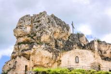 Sassi di Matera en grotkerken van Matera - De Sassi di Matera en de grotkerken van Matera: De grotkerk van Madonna de Idris staat op het hoogste punt van de Sassi di...