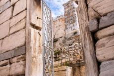 Acropolis van Athene - Acropolis van Athene: De Beulé-poort is de buitenpoort van de Acropolis, ze had een defensief karakter. De...