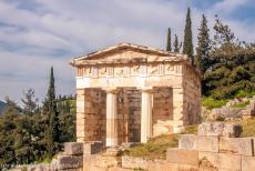 Archeologisch Delphi - Archeologisch Delphi: Het Schathuis van de Atheners werd waarschijnlijk gebouwd tussen 410 en 480 v.Chr. Het Schathuis van de Atheners is een...
