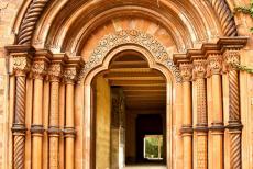 Paleizen van Potsdam en Berlijn - Paleizen en parken van Potsdam en Berlijn: Het Heilbronner portaal van de Friedenskirche, de Vredeskerk, in Potsdam is een replica, een romaanse...