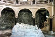 Paleizen van Potsdam en Berlijn - Paleizen en parken van Potsdam en Berlijn: Het mausoleum van keizer Friedrich III en zijn vrouw keizerin Victoria in de Friedenskirche in...