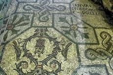 Archeologische opgravingen van Aquileia - Archeologische opgravingen en de Basiliek van Aquileia: Een van de mozaïeken uit de 4de eeuw in de basiliek. Aquileia was dertien eeuwen lang...