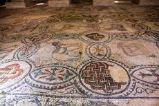 Archeologische opgravingen van Aquileia - Archeologische opgravingen en de basiliek van Aquileia: Een van de mozaïeken uit de 4de eeuw. In de patriarchale basiliek van Aquileia...