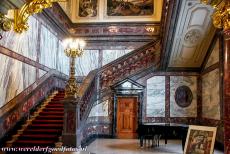 Museumsinsel Berlijn - Museumsinsel (Museum Island), Berlin: The Imperial Staircase of the Berliner Dom, the Berlin Cathedral. Until the end of the monarchy in 1918, the...