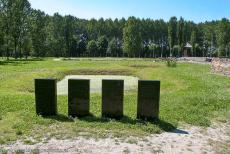Auschwitz - Birkenau - Auschwitz - Birkenau: Voor de vijver staan vier gedenkstenen ter herinnering aan de slachtoffers van het naziregime,... Auschwitz - Birkenau - Auschwitz - Birkenau: Voor de vijver staan vier gedenkstenen ter herinnering aan de slachtoffers van het naziregime,...