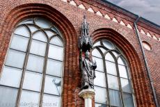 Historisch centrum van Riga - Historisch centrum van Riga: Het standbeeld van Albert van Riga op de façade van de Dom van Riga. Albert van Riga, ook bekend als... Historisch centrum van Riga - Historisch centrum van Riga: Het standbeeld van Albert van Riga op de façade van de Dom van Riga. Albert van Riga, ook bekend als...