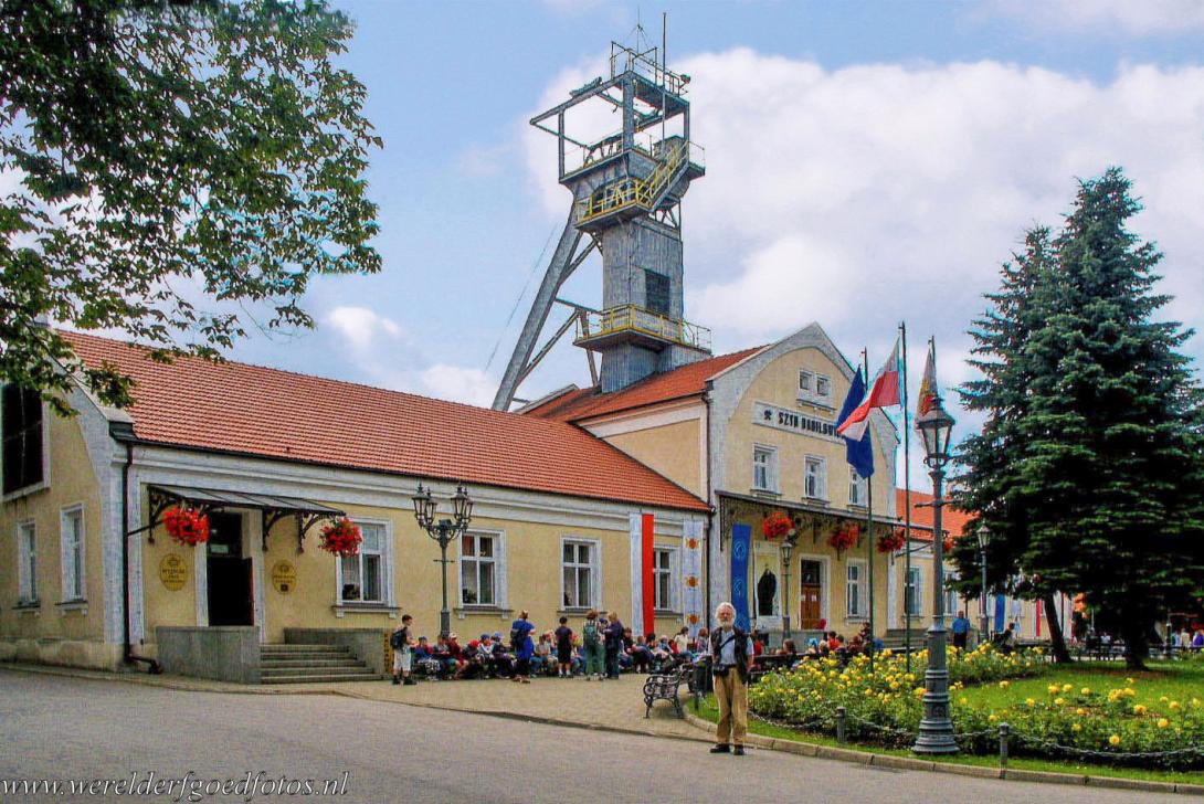 Koninklijke Wieliczka en Bochnia Zoutmijnen - Het hoofdgebouw met de iconische Danilowicz schacht van de Wieliczka Zoutmijn. De Wieliczka Zoutmijn behoort, met de... Koninklijke Wieliczka en Bochnia Zoutmijnen - Het hoofdgebouw met de iconische Danilowicz schacht van de Wieliczka Zoutmijn. De Wieliczka Zoutmijn behoort, met de...