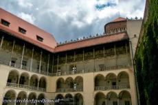 Historisch centrum van Kraków - Historisch centrum van Kraków: Het binnenplein van het koninklijke kasteel op de Wawel. Het kasteel werd in de 16de eeuw na een...