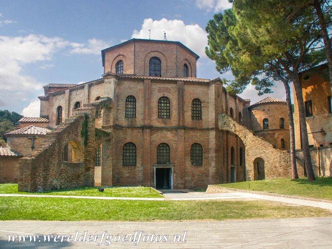 Vroegchristelijke monumenten van Ravenna - Vroeg-christelijke bouwwerken van Ravenna: De San Vitale werd gebouwd op de plaats waar St. Vitalis werd gemarteld en levend begraven. De... Vroegchristelijke monumenten van Ravenna - Vroeg-christelijke bouwwerken van Ravenna: De San Vitale werd gebouwd op de plaats waar St. Vitalis werd gemarteld en levend begraven. De...