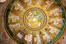 Vroegchristelijke monumenten van Ravenna - Vroeg-christelijke bouwwerken van Ravenna: Het Battistero degli Ariani, het baptisterium van de Arianen, werd in 500 AD gebouwd, en zoals... Vroegchristelijke monumenten van Ravenna - Vroeg-christelijke bouwwerken van Ravenna: Het Battistero degli Ariani, het baptisterium van de Arianen, werd in 500 AD gebouwd, en zoals...