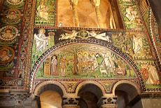 Vroegchristelijke monumenten van Ravenna - Vroeg-christelijke bouwwerken van Ravenna: De Basiliek van San Vitale schittert door de goud met groene mozaïeken. De Basiliek van... Vroegchristelijke monumenten van Ravenna - Vroeg-christelijke bouwwerken van Ravenna: De Basiliek van San Vitale schittert door de goud met groene mozaïeken. De Basiliek van...