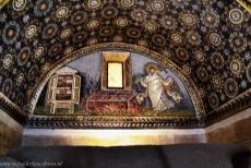 Vroegchristelijke monumenten van Ravenna - Vroeg-christelijke bouwwerken van Ravenna: Het Mausoleum van Galla Placidia is gedecoreerd met mozaïeken. Galla Placidia, de vrouw van... Vroegchristelijke monumenten van Ravenna - Vroeg-christelijke bouwwerken van Ravenna: Het Mausoleum van Galla Placidia is gedecoreerd met mozaïeken. Galla Placidia, de vrouw van...