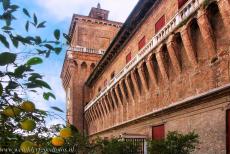 Ferrara, stad van de Renaissance - Ferrara, stad van de Renaissance en haar Po Delta: De Loggia en tuin van de Sinaasappelbomen van het kasteel van de adelijke...