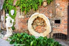 Vicenza and the Palladian Villas of the Veneto - City of Vicenza and the Palladian Villas of the Veneto: The statues in the courtyard of the Teatro Olimpico. The interior of the...