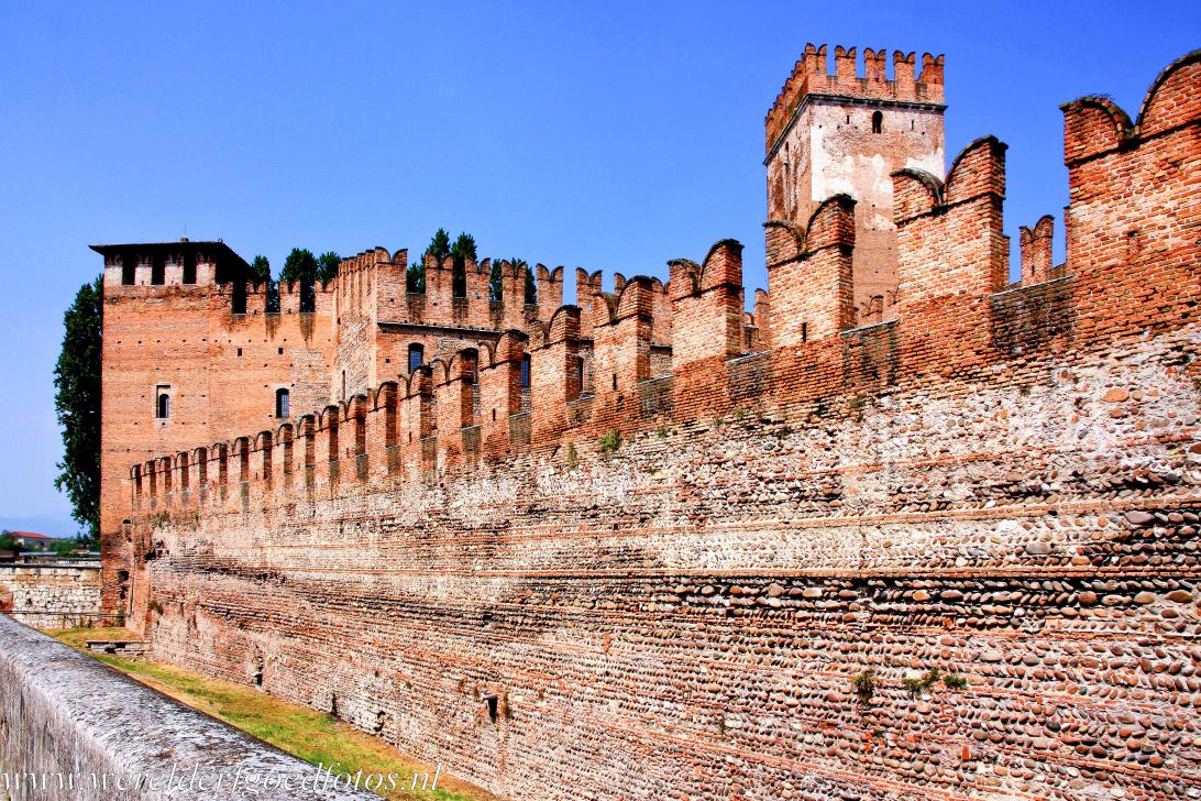 De stad Verona - De stad Verona kwam in de 13de en 14de eeuw tot grote bloei onder het bewind van de adelijke familie Scaliger. Kasteel... De stad Verona - De stad Verona kwam in de 13de en 14de eeuw tot grote bloei onder het bewind van de adelijke familie Scaliger. Kasteel...