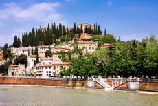 De stad Verona - Verona ligt in Noord-Italië in een bocht van de rivier de Adige dichtbij het Gardameer. De stad werd gesticht door de Romeinen, het... De stad Verona - Verona ligt in Noord-Italië in een bocht van de rivier de Adige dichtbij het Gardameer. De stad werd gesticht door de Romeinen, het...