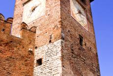 De stad Verona - De stad Verona: De klokkentoren van kasteel Castelvecchio, in 19de eeuw werd de klok op de toren aangebracht. Castelvecchio... De stad Verona - De stad Verona: De klokkentoren van kasteel Castelvecchio, in 19de eeuw werd de klok op de toren aangebracht. Castelvecchio...