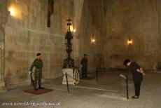 Klooster van Batalha - Klooster van Batalha: In de Sala do Capítulo, de Kapittelzaal, staan voortdurend twee soldaten op wacht bij het Graf van twee Onbekende...