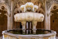 Monastery of Batalha - The English Gothic style,&nbsp;also called the&nbsp;Perpendicular style, has influenced the architecture of the Monastery of Batalha. The Gothic...